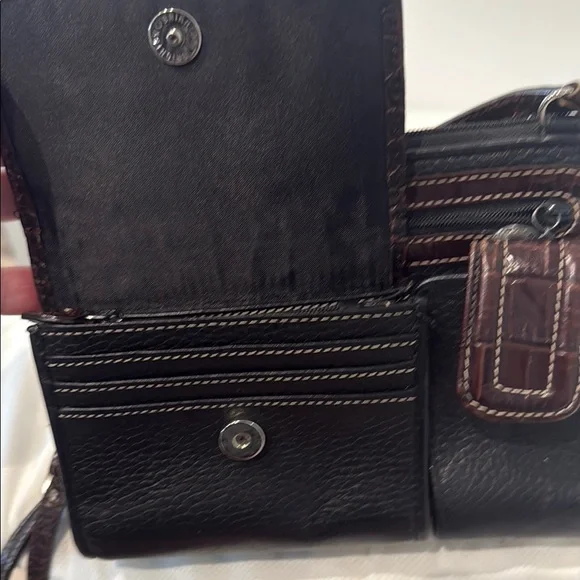 Brighton Vintage Black and Brown Crossbody Bag with Adjustable Straps - Picture 4 of 6